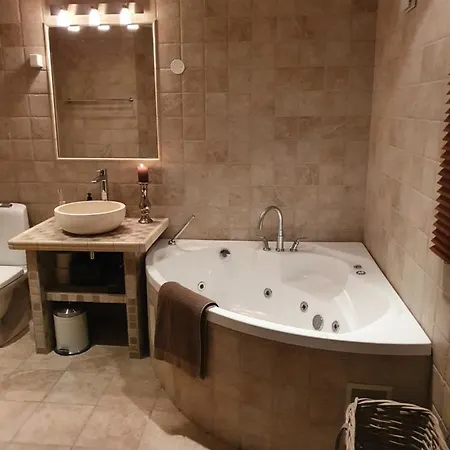 Nyaraló Luxurious, Well-equipped And Modern By The Cross-country Trails